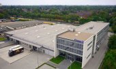 Gebäude-Außenansicht von Crown Technologies in Deutschland